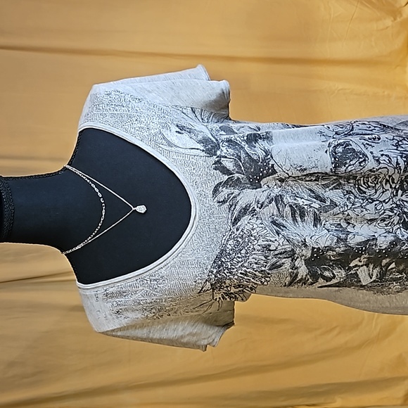 Rock & Republic V-neck Gray Top - Picture 2 of 9